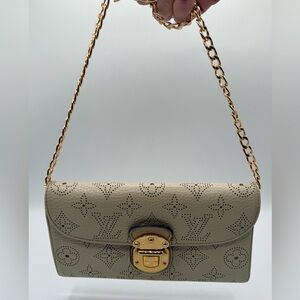 AMAZING COND. Louis Vuitton Mahina Portefeuille Amelia long wallet + FREE COA